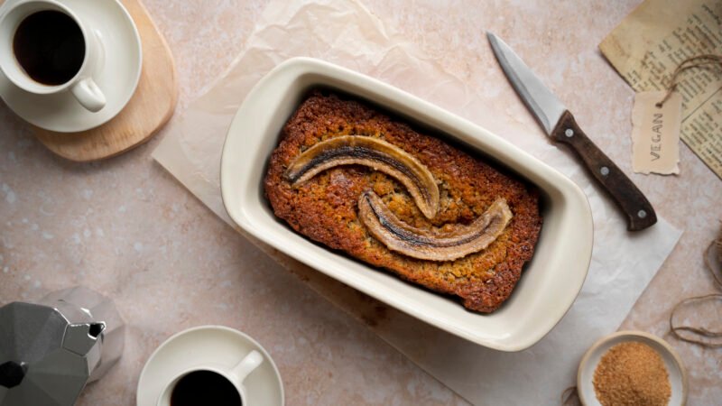 Bolo de Aveia com Banana e Uva-Passa